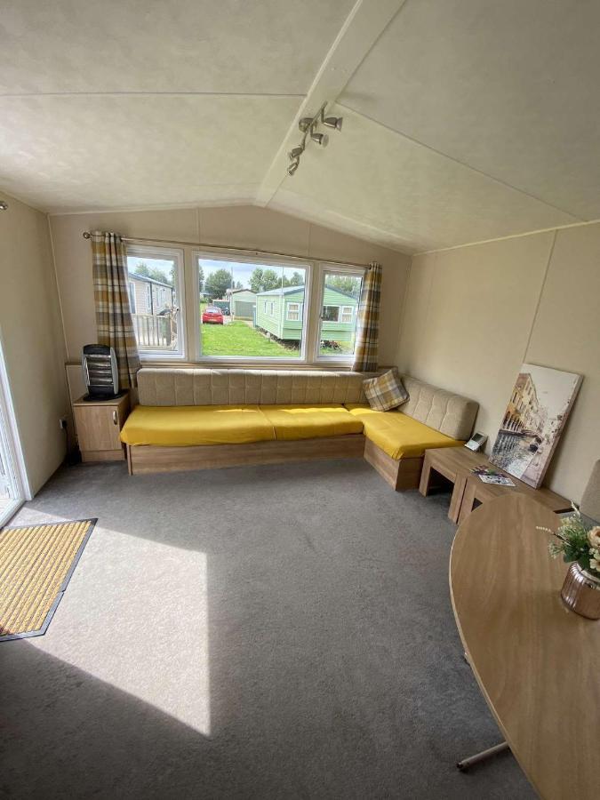 Impeccable 3 Bedroom Lodge Pet Friendly Нортхемптон Экстерьер фото